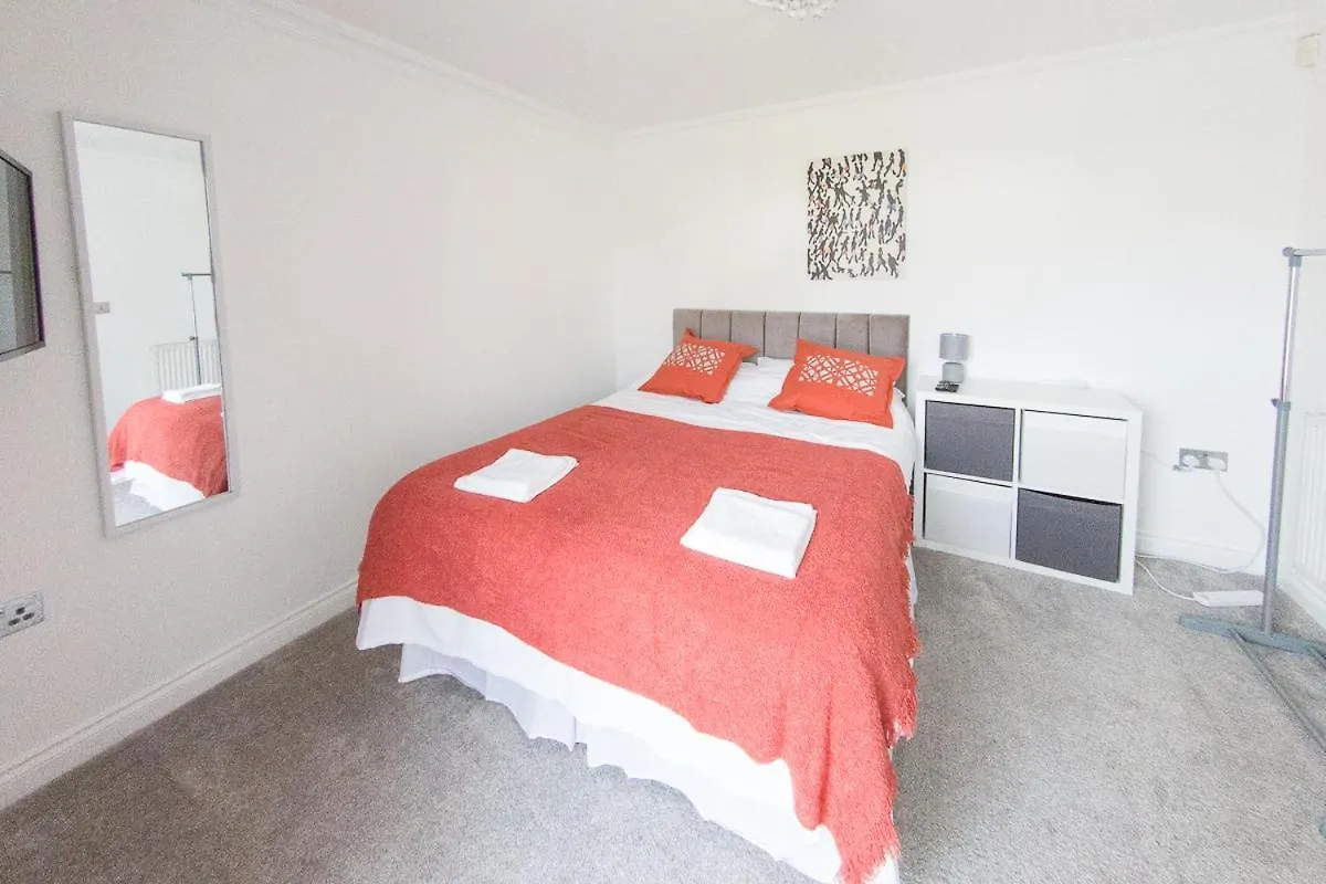 Holiday home 5 Bed Detached House- Sleeps 14 & 11 Beds Villa Cardiff United Kingdom