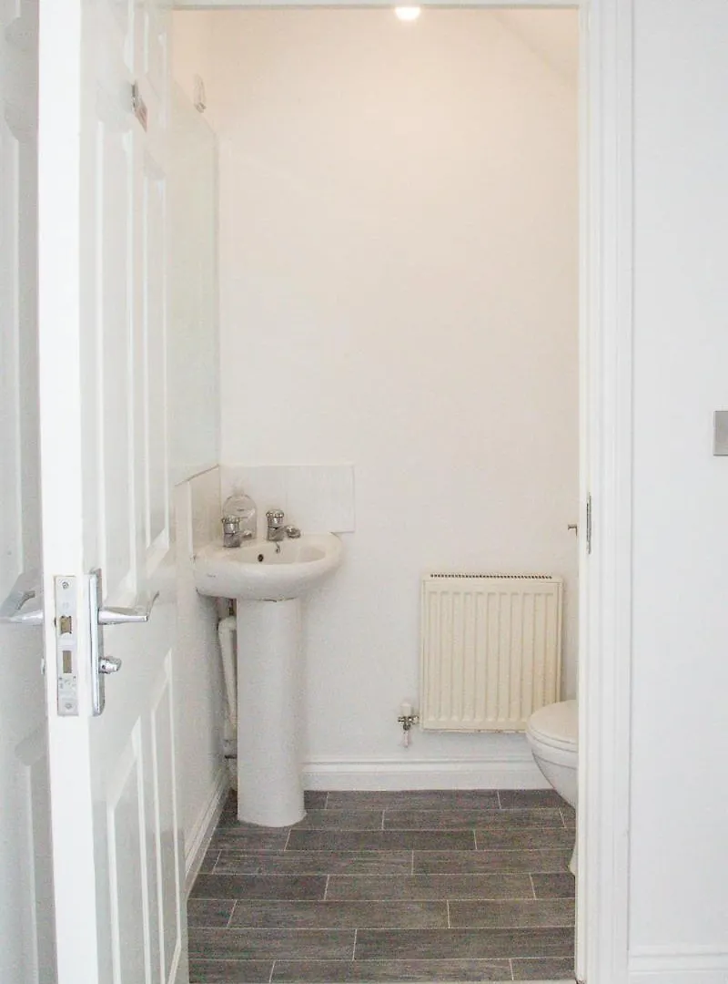 5 Bedroom Stunning House- Sleeps 14 With 11 Beds Cardiff 0*,