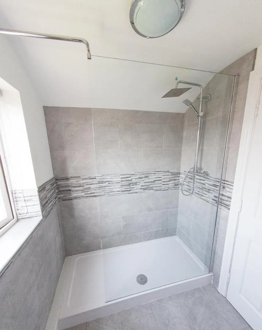 度假居 卡迪夫5 Bed Detached House- Sleeps 14 & 11 Beds别墅