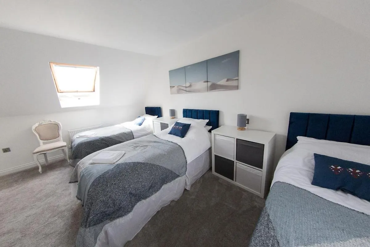 度假居 卡迪夫5 Bed Detached House- Sleeps 14 & 11 Beds别墅 英国