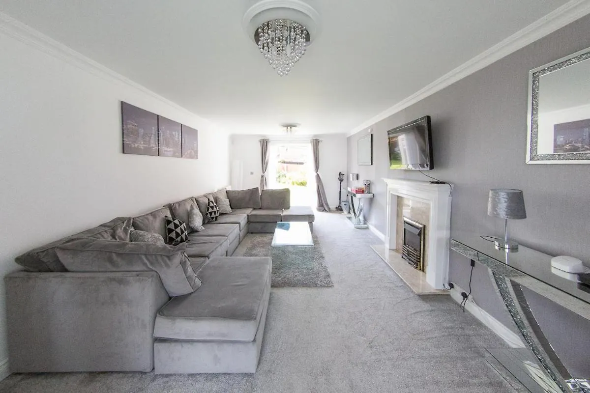 度假居 卡迪夫5 Bed Detached House- Sleeps 14 & 11 Beds别墅