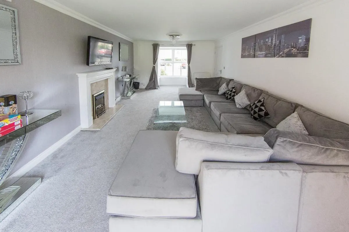 度假居 卡迪夫5 Bed Detached House- Sleeps 14 & 11 Beds别墅